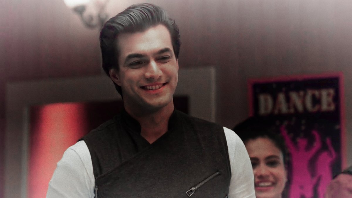 nothing just Kartik looking at his Naira with pure love, adoration, admiration, care and all the emotions he has .... #Kaira  #MohsinKhan