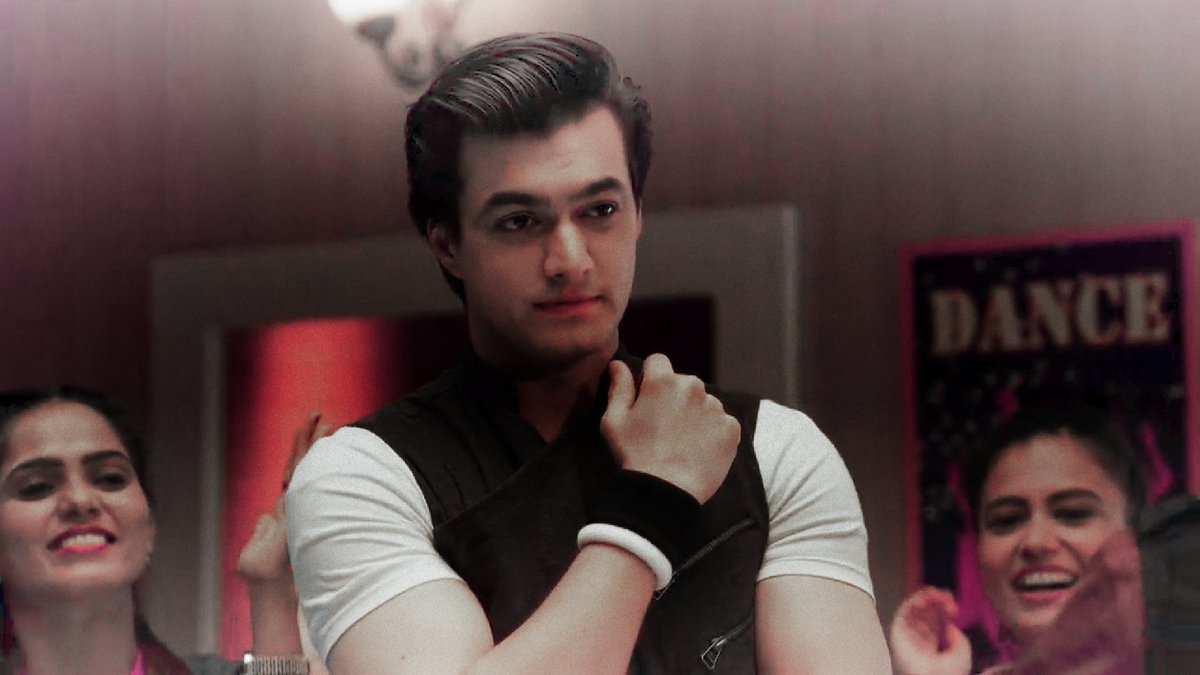 nothing just Kartik looking at his Naira with pure love, adoration, admiration, care and all the emotions he has .... #Kaira  #MohsinKhan