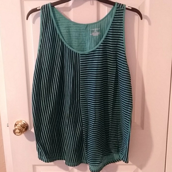 niahansberger's tweet photo. So good I had to share! Check out all the items I'm loving on @Poshmarkapp from @Lollipo19236981 #poshmark #fashion #style #shopmycloset #dooneybourke #bananarepublic #lanebryant: https://t.co/KzHOH6Q2Ig https://t.co/8dvJCYhHda