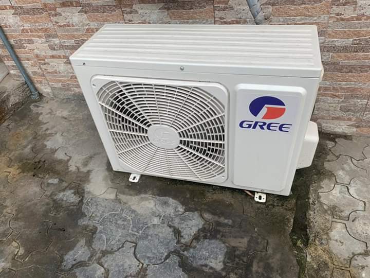 Mo_tayo20's tweet image. #Relocationsale I have 3 Units of 1.5hP GREE Air- Conditioner for sale at 80k each in Lagos. Call me on 09052279841 for enquiries. Thank you