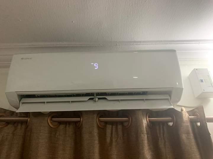 Mo_tayo20's tweet image. #Relocationsale I have 3 Units of 1.5hP GREE Air- Conditioner for sale at 80k each in Lagos. Call me on 09052279841 for enquiries. Thank you