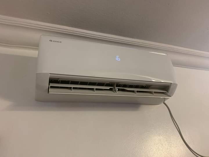 Mo_tayo20's tweet image. #Relocationsale I have 3 Units of 1.5hP GREE Air- Conditioner for sale at 80k each in Lagos. Call me on 09052279841 for enquiries. Thank you