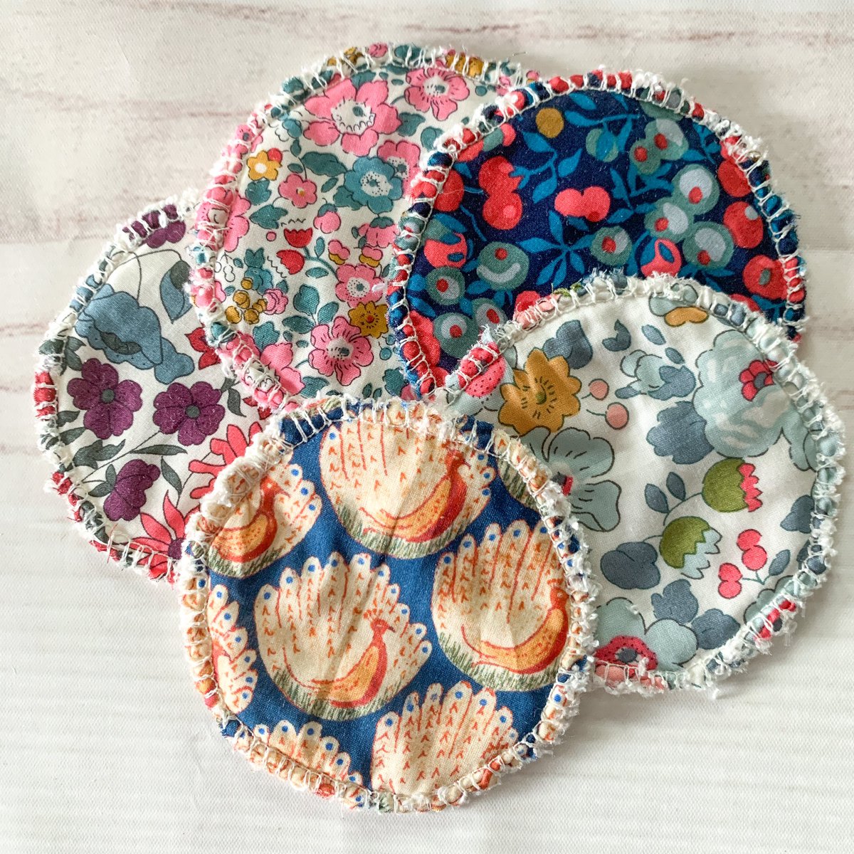 AbleEco's tweet photo. The first swap I ever made was from single use cotton pads to these reusable make up rounds. Ideal for removing make up, made from soft bamboo and in these beautiful liberty prints.
#simpleswaps #smallsteps #startsmall #smallstepstoaustainbility #smallswaps #ecoable #ecofriendly https://t.co/OGhocRnIxl