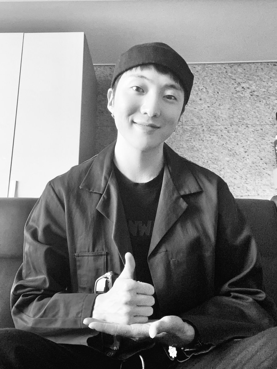 official_yoon_'s tweet photo. 인서들 함께 해주세요💙👍🏻 https://t.co/kylaEGVsPb