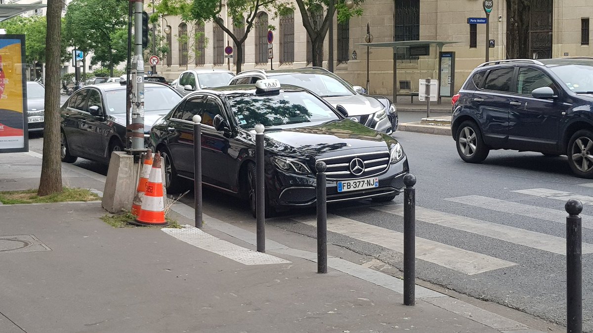 JVonry's tweet photo. @TAXISG7 et quand je viens le voir par la vitre Avd en lui disant "bonjour", il me réponds "vas jouer" sans autre commentaire #politesse #excuses https://t.co/UeNz8onXho