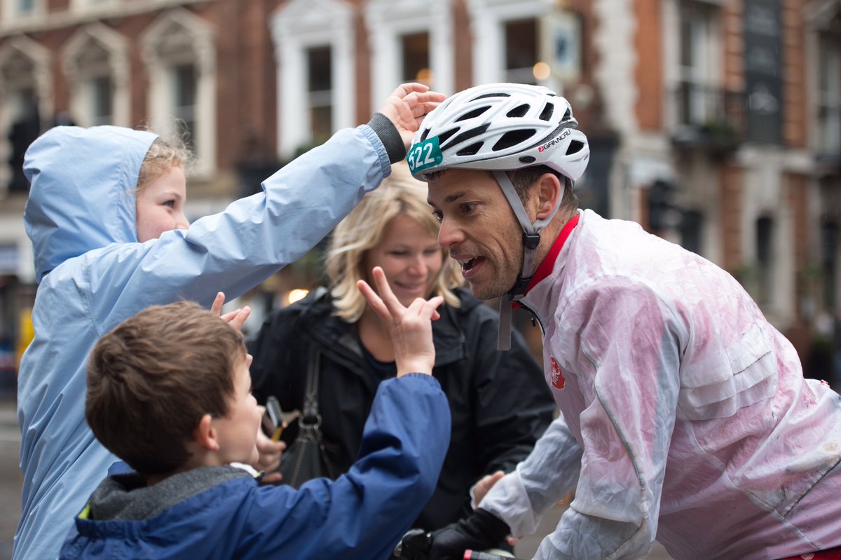 TrafalgarWay's tweet photo. There’s nothing quite like celebrating with excited loved ones!
It’s #HallOfFameFriday so we’re celebrating the achievement of Phil Withers who took on #TheWay2016 #RTTWno2 Check out his #HallOfFame page here 👉🏼 https://t.co/zMfyAzc4Nx #longdistancecycling #roadcycling #endurance https://t.co/KkZfGZDAdC