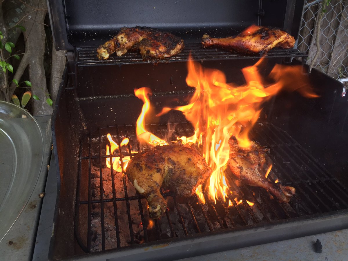 TrevrAdventures's tweet photo. It’s Friday! That means firing up the grill and doing some BBQ!
$15 each or 4 for $50
Fresh home grown garden salad.
Home baked corn bread
BBQ Chicken 1/4 
Picnic potato salad
Baked beans
Apple pie
#HotAndReady or #ReHeatAndEat 
theskinnycheff@gmail.com. #theskinnycheff https://t.co/pkVBxFvUXD