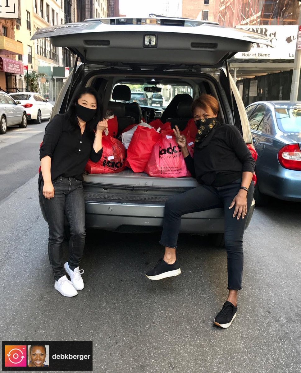 HeartsofGoldNYC's tweet photo. Thank you Kaylyn Crawford for driving all the way into the city today, for bringing delicious spices to add to our care packages, and delivering them door to door to some of our neediest moms who are unable to come out. 💛💛💛#spices #carepackages #COVID19 https://t.co/OMOVQkWl6d