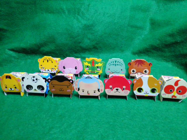 Kimif A Twitter うんチョコ 第21弾 をコンプリートしたぞ 今回も色々と見所があるが一番はついに人類が登場した フクスケ だ ろう 正座でお辞儀という元ネタの姿にも近い また一部動物はスポーツの格好をしていて ラグビーの格好でスクラムを組む感じのゴリラ