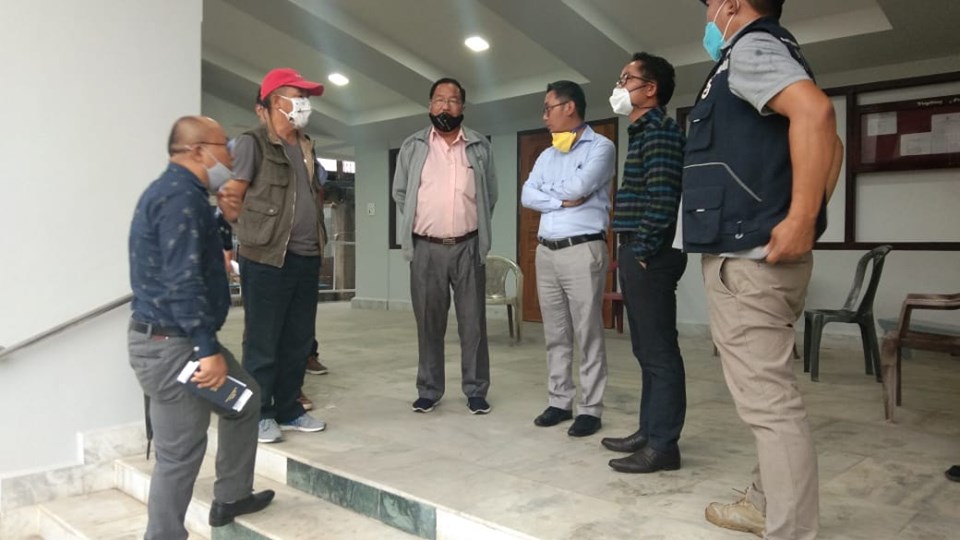 airnews_aizawl's tweet photo. #Mizoram: Champhaia kohhran 18 ten an hmun hma inkharkhipna hmun atana hman an remtih hnuah inzirtirna neihpui mek an ni.
#airnews_aizawl
#PTCChampahi
#StrandedCitizens
#Lockdown4 https://t.co/4zAeoo2O1J