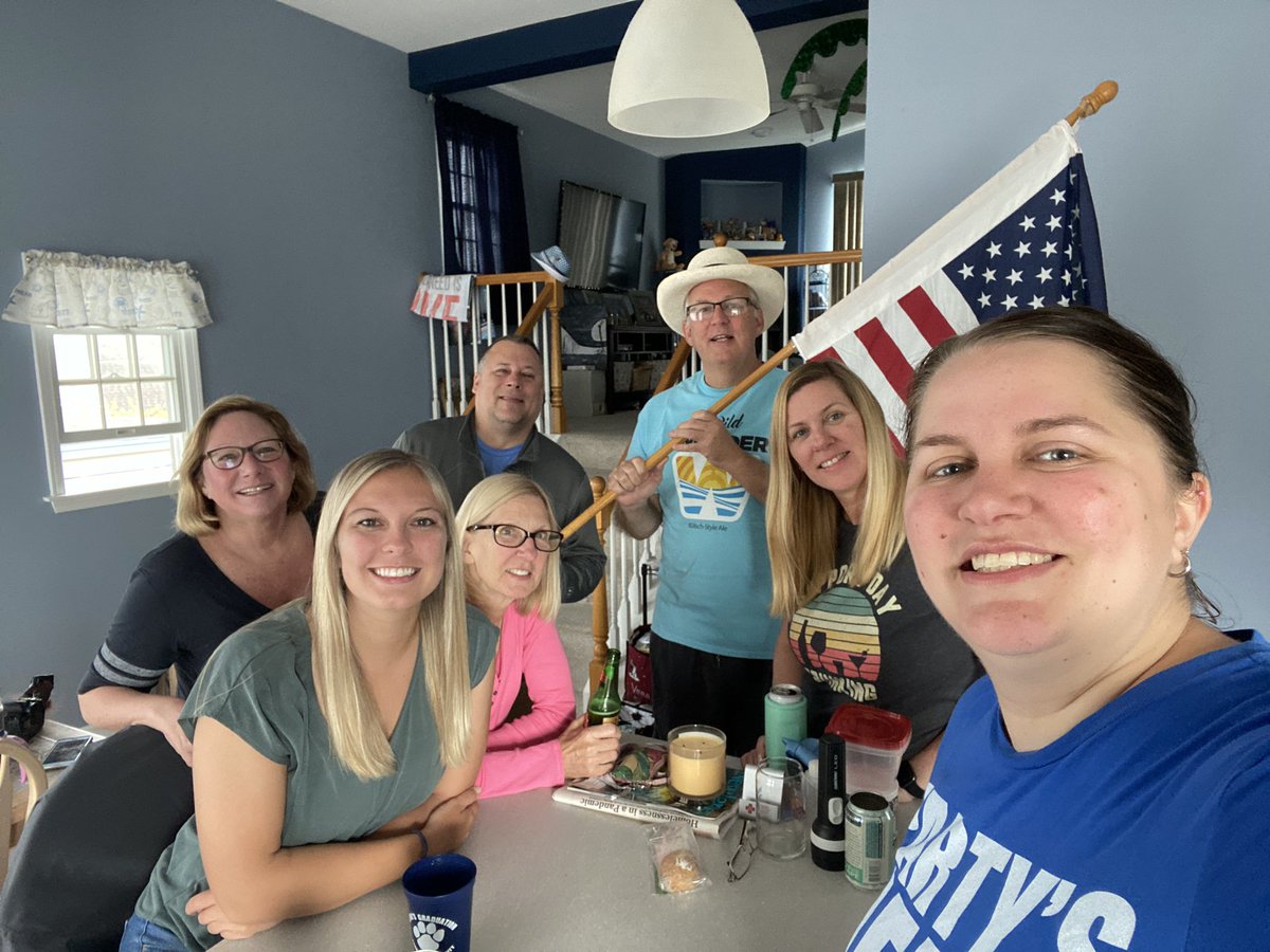 ashmarie0612's tweet photo. @PrestonSteve933 even if we can’t celebrate together at @KeenansNW — #keenansathome will have to do. Happy Summer! https://t.co/fhnt3acBEV