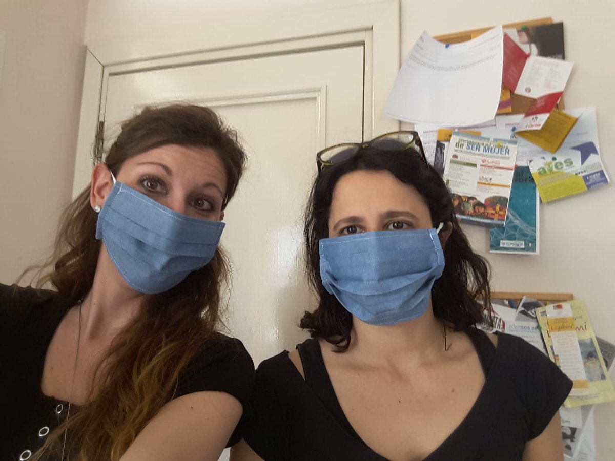 CooperativaEVA's tweet photo. Tante mascherine consegnate! Ogni giorno riceviamo foto dai #centriantiviolenza in giro per l'Italia. Vogliamo raggiungerli tutti! Aiutateci a farlo, continuate a donare su https://t.co/fCk62v1Uun @_daSud @Co2Onlus @_Agrorinasce #ReteSanLeucioSestile https://t.co/FB8pdlNEFE