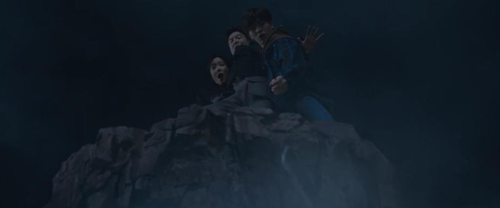 Definitely needs suspension of disbelief but they're fun to watch, sprinkled with soft moments from the customers of the  #MysticPopUpBar and the backstories of the newly-formed team #HwangJungEum  #YookSungJae #WonYoungChoi