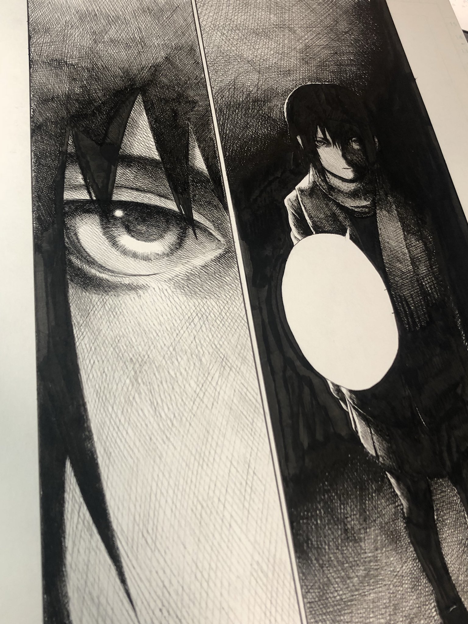 ホタテユウキ 続きまして描き込み編 印刷で潰れてしまったり飛んでしまってたりしてて原画の方 が迫力があったりします 小物とかも全部カケアミで描き込んでました こういう小さな作業好きなんだと思います あとホワイトは1滴も使わないこだわりがある