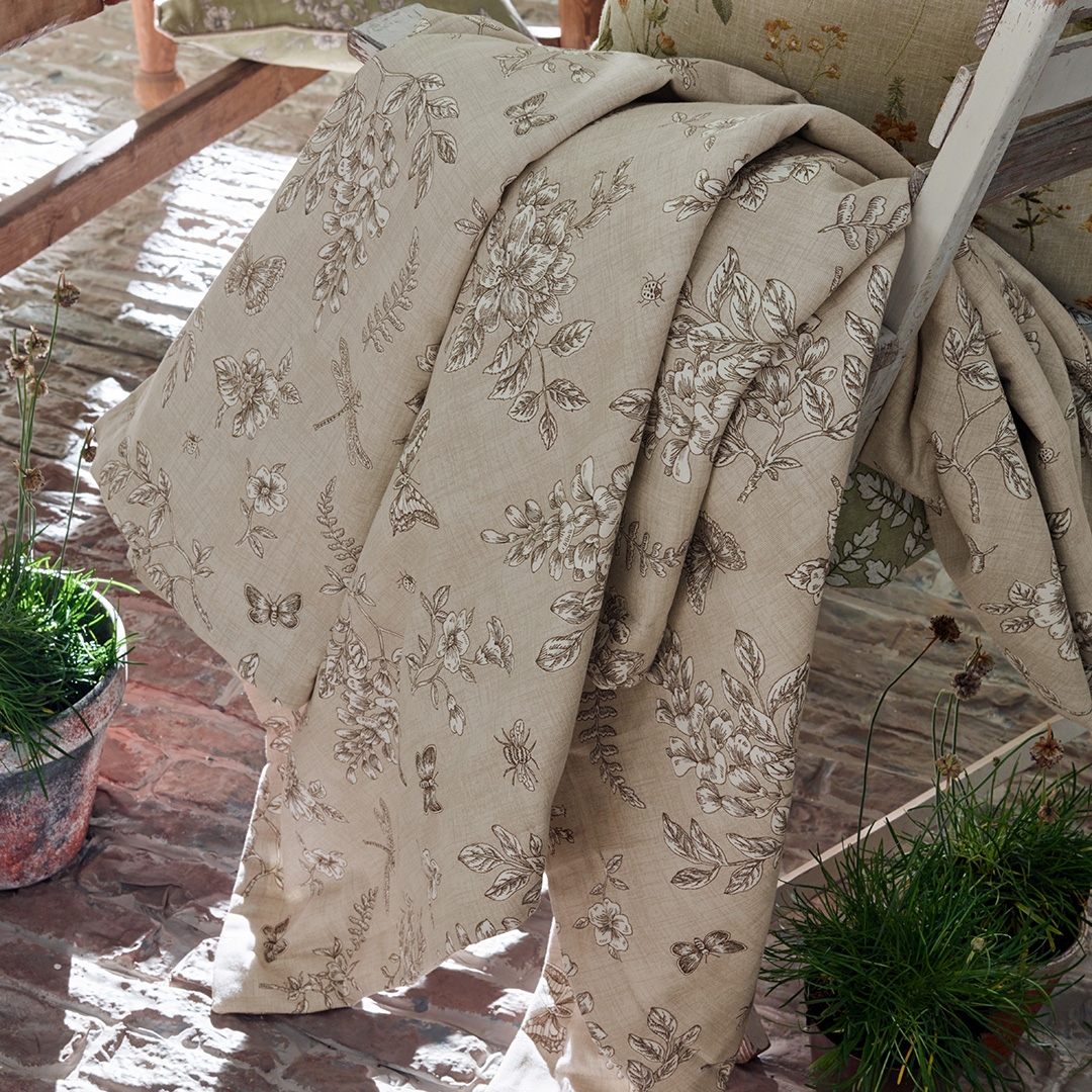 A bright sunny garden room is perfect for a Spring range. Bring the outside in for a truly relaxed vibe.

#roomsetphotography #roomsets #commercialphotographystudio #setbuild #interiorstylist #interiors #roomdecor