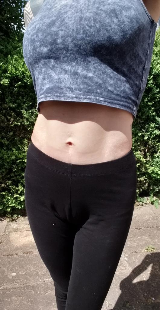 CaptInappropri8's tweet image. #SunsOut #BellysOut 👍