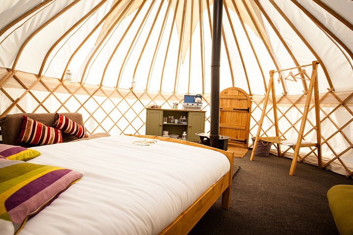 𝗗𝗜𝗗 𝗬𝗢𝗨 𝗞𝗡𝗢𝗪...
Yurts (or Gers) were designed as  moveable homes for ancient tribes.
"Yurt" is an old Turkish name with the meaning of 'dwelling place'. 
Another name for these beautiful structures is "Ger", meaning 'home' in Mongolian. 

#FridayFact #Yurts #Facts