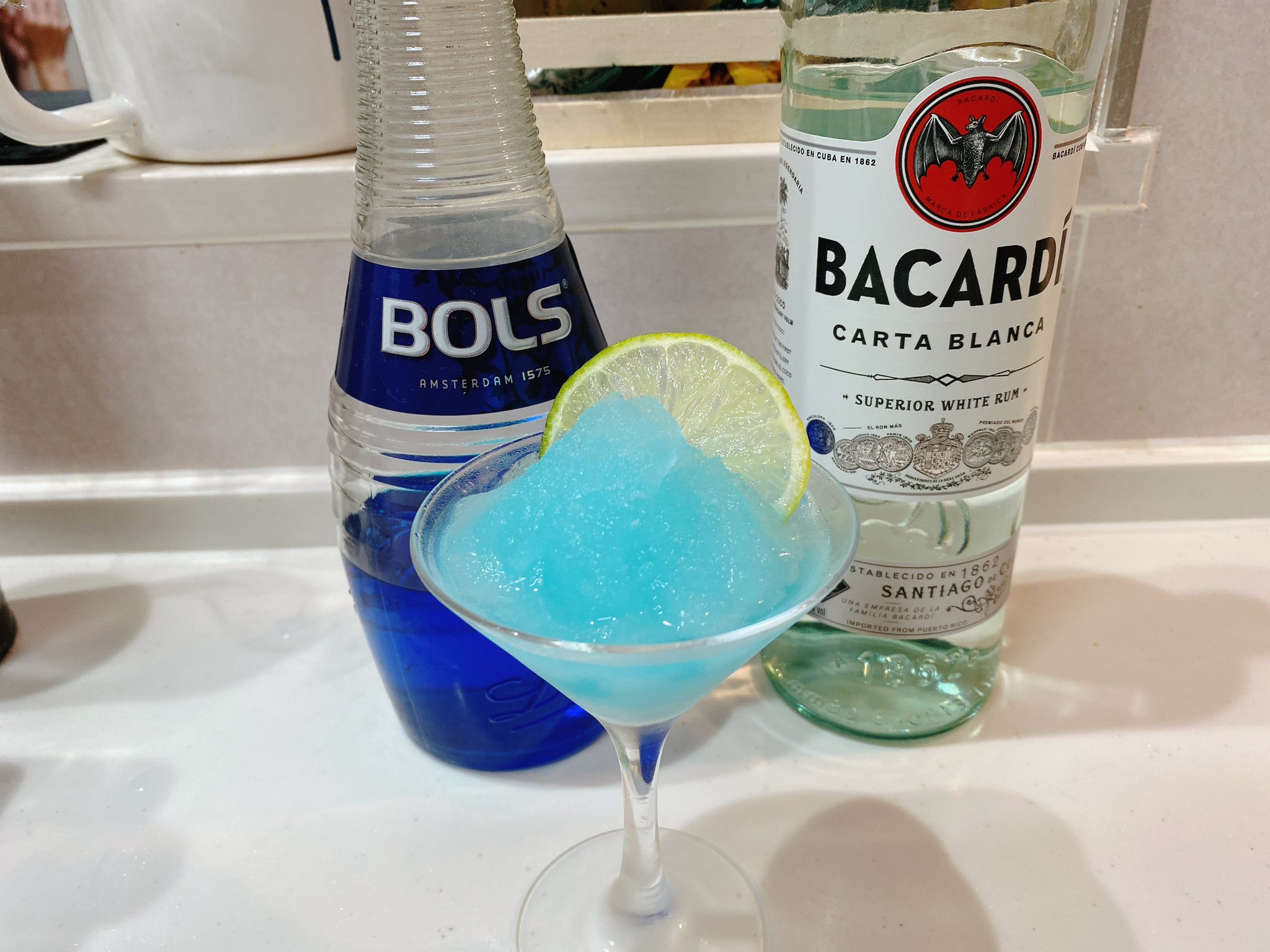 エーモンド セリエaカクテル ナポリ編 ブルーハワイ ブルーマルガリータ フローズンブルーダイキリ ブルー キュラソーを使った3種のカクテル セリエaカクテル ナポリカクテル エーモンド セリエaカクテル ナポリ編 ブルーハワイ ブルーマルガリータ フローズンブルーダイキリ ブルー キュラソーを使った3種のカクテル セリエaカクテル ナポリカクテル