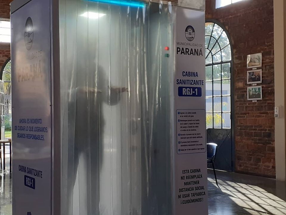 LabLafedar's tweet photo. 🔹Laboratorios Lafedar 👨🔬👩🔬 presentó una cabina sanitizante que donará 🤲 al municipio de #Paraná. Estuvieron el Titular de #Lafedar Ricardo Guimarey, el ministro #Bahillo y el intendente #Bahl.
#COVIDー19 #Laboratorios #CabinaSanitizante https://t.co/BVjGhTvYpY