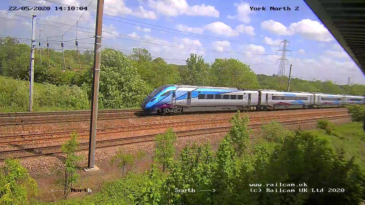 richardware49's tweet image. @railcamlive #SpottingFromHome 802205 on York North cam with 1P25 1154 Liverpool-Newcastle