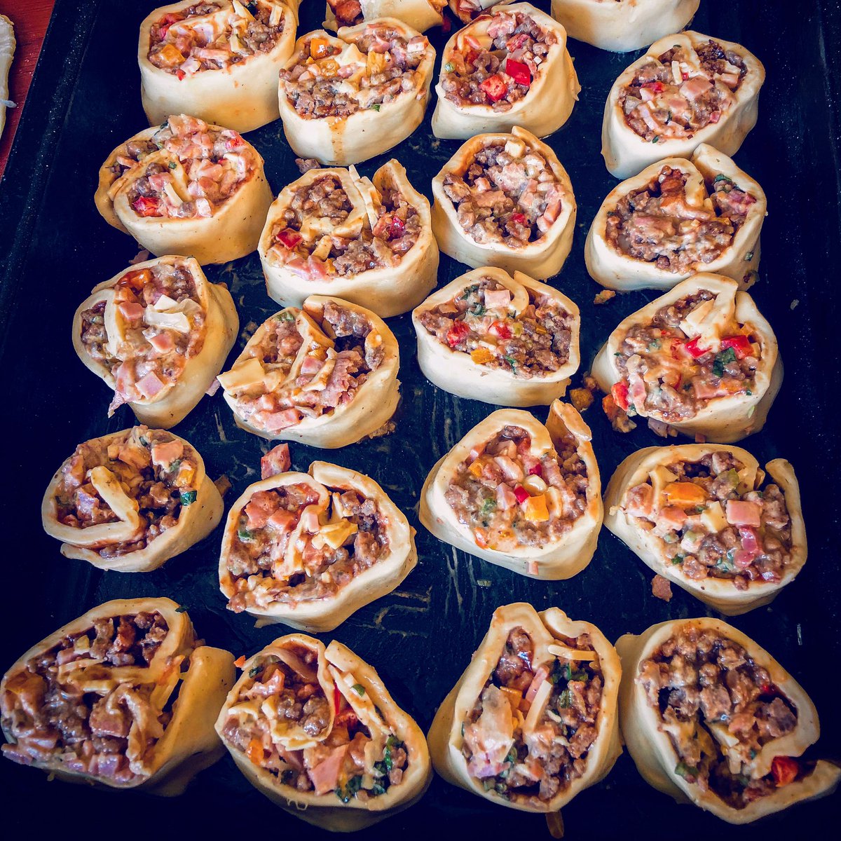 kuxx100's tweet photo. #food Ham and Bacon PinwheelTreats 😉😉😋#zedtwitter utuma snacks https://t.co/eS9NsVZZeg