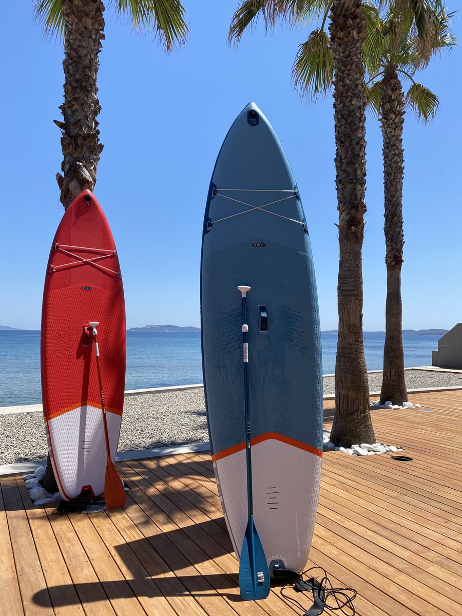 DavidCozette's tweet photo. Les amis, l’#HotelBor vient de faire l’acquisition de ces deux magnifiques paddles pour vous cet été, c’est cadeau ! 
J’attends maintenant que ⁦@StephBrun41⁩ vienne les tester, je vous posterai la vidéo s’il monte dessus, ça peut être magique ! 😂 https://t.co/J5SuHQQUDL