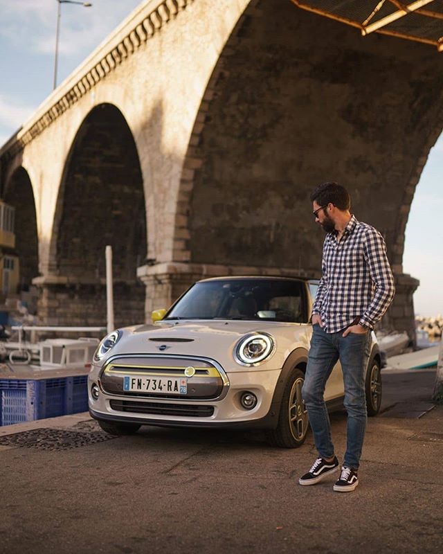MiniPremium's tweet photo. El nuevo MINI Cooper SE 100% eléctrico es fácilmente reconocible a primera vista por los detalles pintados de color 🟡 'amarillo Energético', y dan muestra de toda la energía que tiene para ti sin concesiones para todos tus planes.
.
.
.
#mini #minilove #minicooperSE #electriccar https://t.co/qx2HEcQSSw