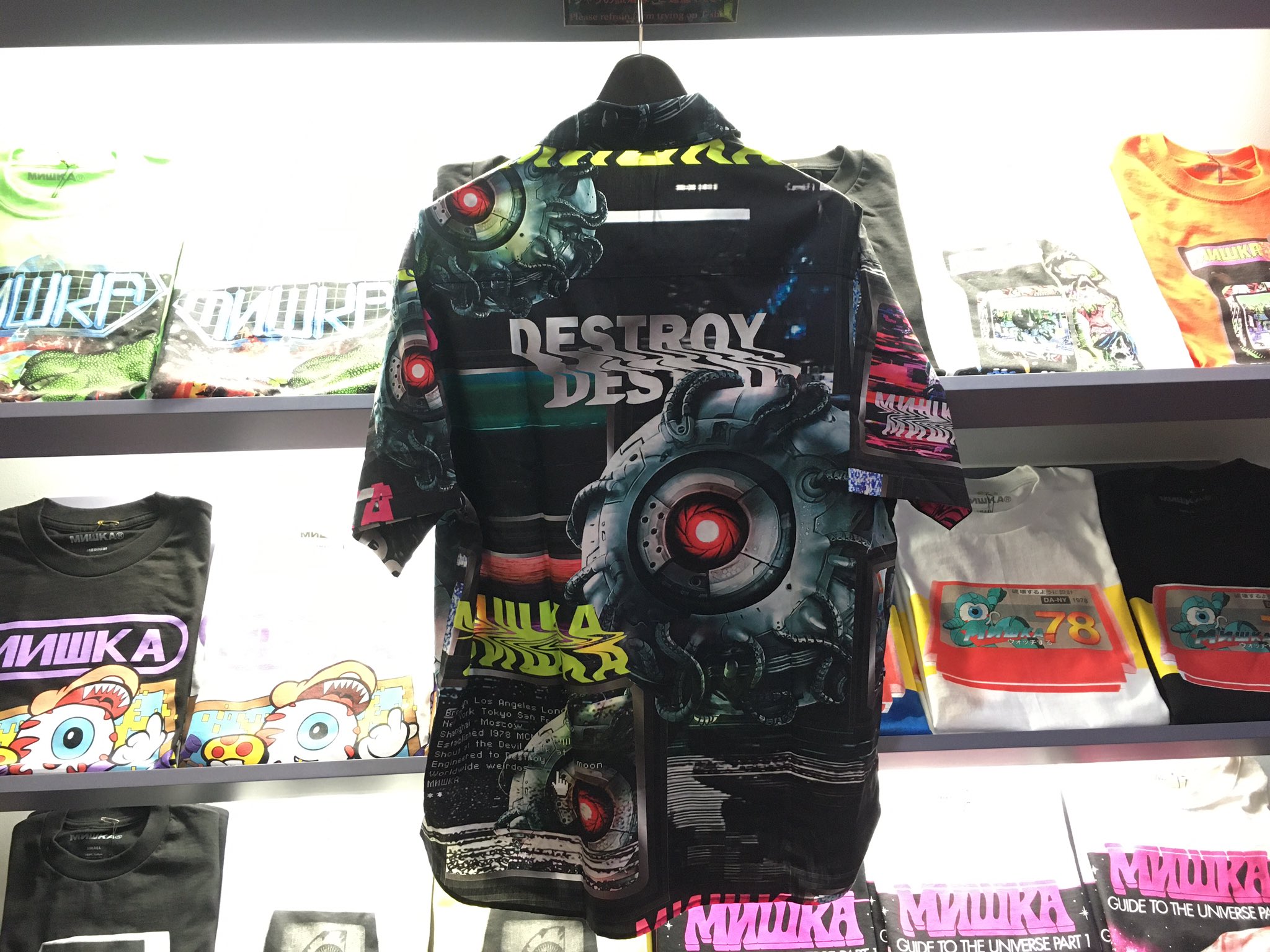 Jongeres 50 Mishka 壁紙