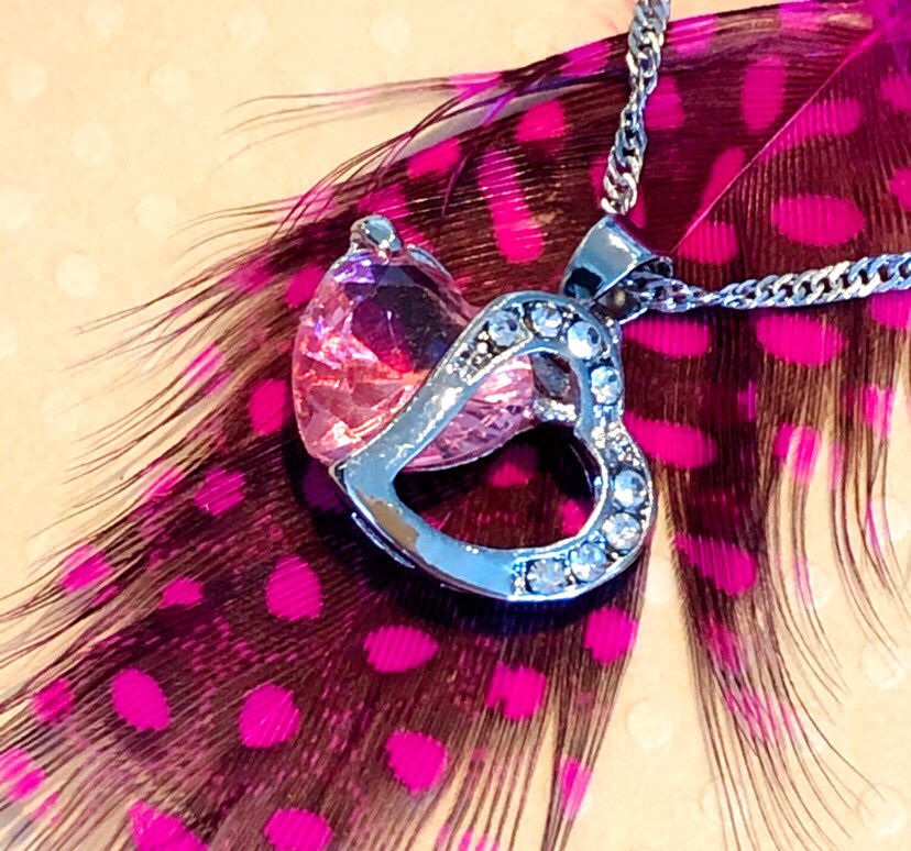BBrillance's tweet photo. 🌷Petit Cœur d’Amour💎Ce Collier est Tellement Beau👌Le Bijou 1108 est disponible sur https://t.co/NB0pwPU8wB ✨ #BijouterieBrillance #bijoux #bijouterie #jewels #Deschambeault #Portneuf #Gentilly #Champlain #Becancour #Nicolet #SaintGermain #ActonVale #Roxton #Waterloo #Eastman https://t.co/ouZj9w0VpF