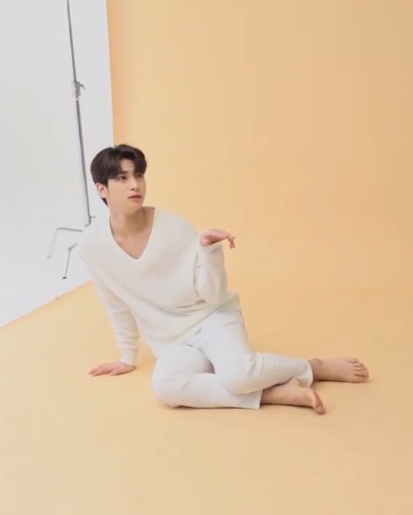 millefeuilee's tweet photo. A never ending saga of hangyul’s duality

Behind the                         In front of 
Scene                                 Camera https://t.co/ECb7zy2o3F