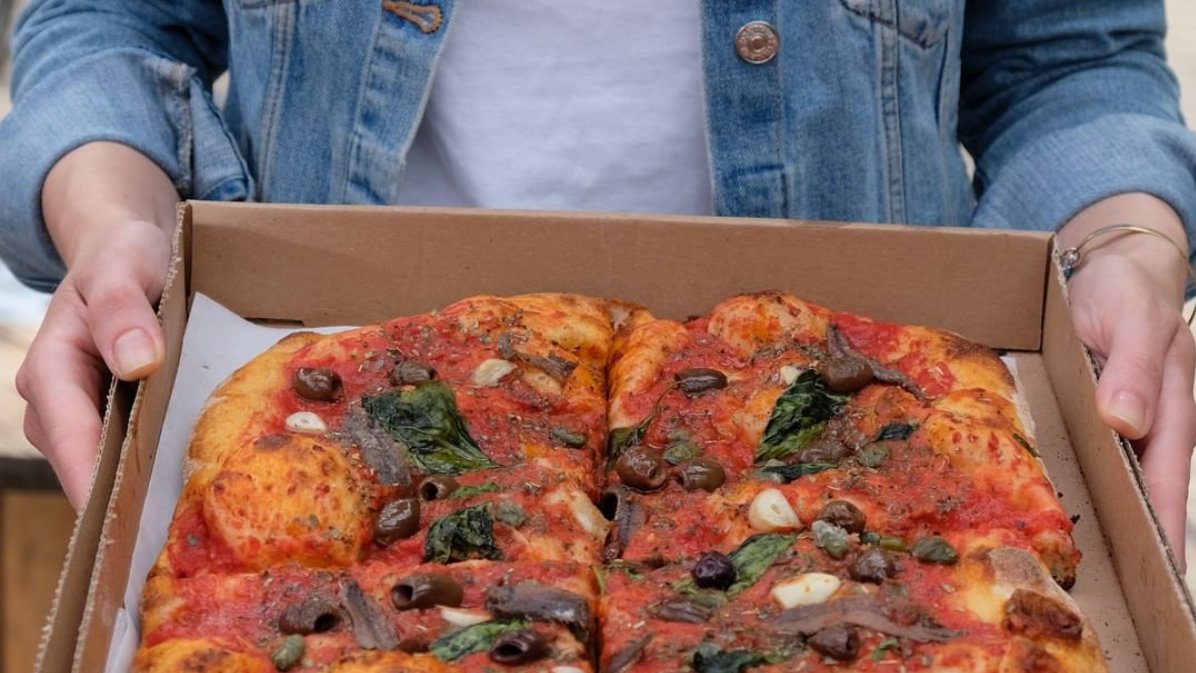 mercatometropol's tweet photo. Handmade pizza, freshly baked bread, organic fruit and veg and fair-trade coffee... all you need in our MM Grocery! 🛒We're open today from 11am - 7pm and you can also order online from our e-shop. Just click here! https://t.co/QwoLIylWc1 #MMDelivers https://t.co/KgOVJRySEL