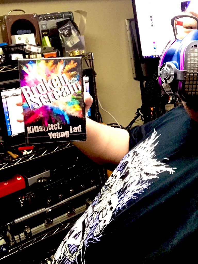 goron5's tweet photo. 先日
BBTS運営さんから小包が届いた
中には特大7XLサイズのBBTSTシャツと
ライブDVDKillswitchYoungLadが…!
気合いが入りまくったサイズ
コロナがなかったらライブで着れたんだろうか
またゾンビになれる日が来ますように!
何はともあれありがとうございます!!
#BBTS
#7XL https://t.co/nKz9qOD7SD