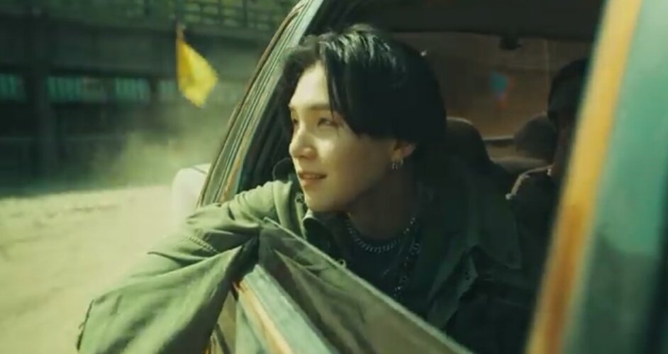lovesjjg's tweet photo. S-SIR???? PLEASE STEP ON ME 😭😭😭😭 #AGUSTD2 https://t.co/qVljQ6FdR8