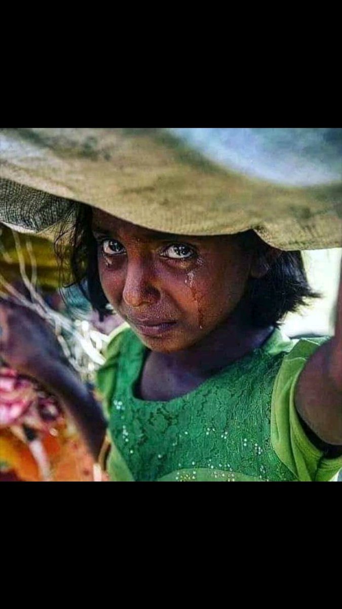 MuditaSK's tweet photo. मजदूर-"घर पहुंचता होगा कोई और हमारे जैसा,
हम तो तेरे शहर से गुजरते हुए मर जाते हैं!"
#LabourLawSuspended 
#NoToAntiWorkerPolicy 
#WorkersLeftToDie 
#MigrantLivesMatter 

#AatmaNirbharEconomy soaked in blood of workers' ravages!! https://t.co/Vm0Vu7rrH1