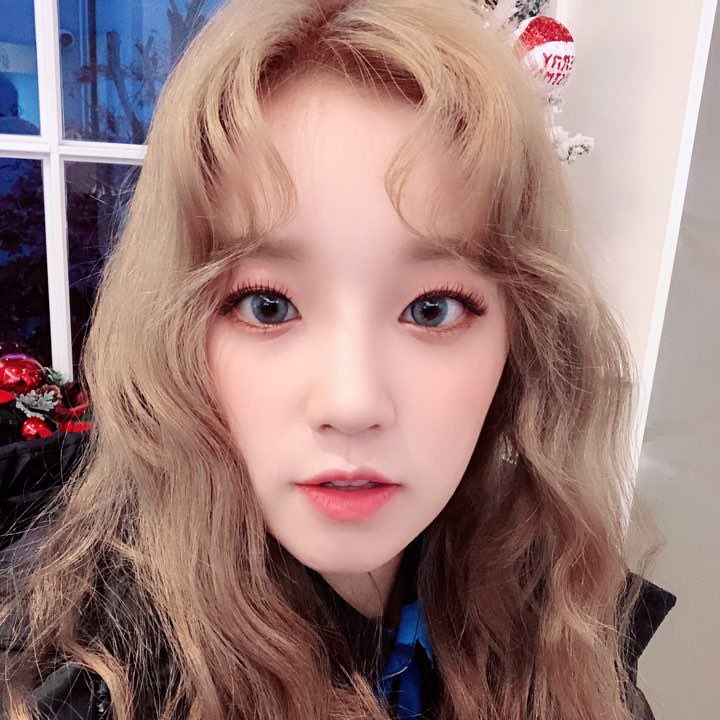 a thread of song yuqi but she get older as you keep scrolling [ @G_I_DLE  #GIDLE  #여자아이들]