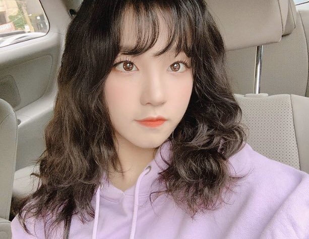 a thread of song yuqi but she get older as you keep scrolling [ @G_I_DLE  #GIDLE  #여자아이들]