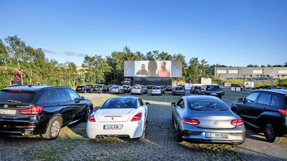 ADI_LED's tweet photo. The world's largest mobile LED screen is the perfect addition to this German drive-in experience, we look forward to scenes like this across the UK very soon! #liveevents #socialdistancing #bigscreens #germany #driveinevents #driveincinema https://t.co/XShZ0B6iUd