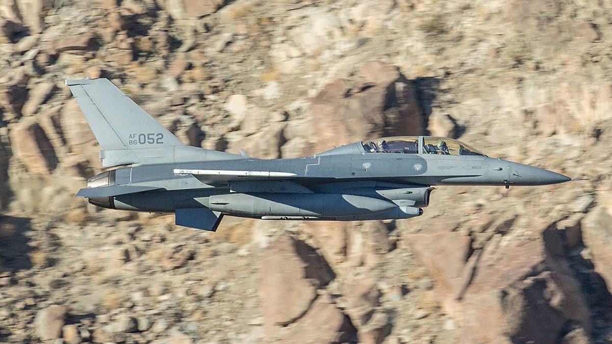 aviation07101's tweet photo. Lockheed Martin’s Infrared search &amp; track #IRST options. #IRST21 pod that has been in use with F-15 Eagle &amp; F/A-18 SuperHornet etc. Another option is #LegionPod that has inbuilt IRST system, seen on LM testbed F-16 here. Its more likely we’ll get #IRST21 not Legion pod. #PAF #F16 https://t.co/X0lBRYpPjQ