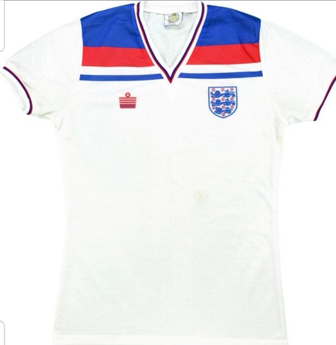 From Barca my mind jumped to Spain and then España 82With what I reckon is the greatest England kit of all time Three lions logo was a nightmare to attempt(Also started wearing a trendy hat)