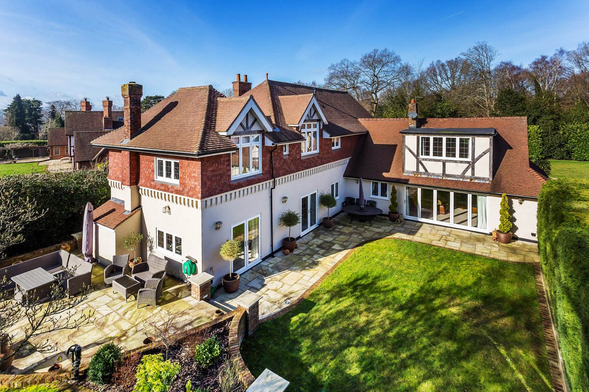 PlatformProps's tweet photo. Nice to see a bit of action over the last few days, this fantastic house is now UNDER OFFER and our diary for the weekend is looking busy. The buyers are back it seems! #WeArePlatform #Property #Sales #Oxted #Photography #Estateagents
Link here: https://t.co/DqkjnRHVR6 https://t.co/Z23UwCpZMh