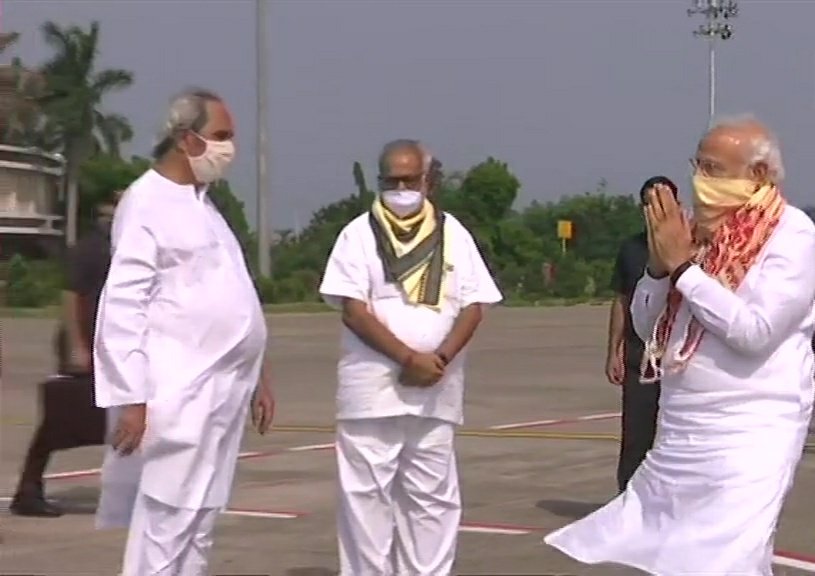 jyotisinghjourn's tweet image. प्रधानमंत्री @narendramodi भूवनेश्वर हवाई अड्डे पहुंचे। पश्चिम बंगाल में चक्रवात अम्फान प्रभावित क्षेत्रों का हवाई सर्वेक्षण करने के बाद अब मुख्यमंत्री @CMO_Odisha के साथ ओडिशा का हवाई सर्वेक्षण। #CycloneAmphanUpdate @BJP4Odisha @IPR_Odisha @PMOIndia @HFWOdisha