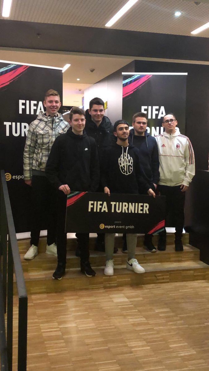 Alles Gute zum 18ten an mein Bruderherz <a href="/PredatorFIFA/">Ali</a> 🎉❤
Mach weiter so wie bisher und du wirst was großes erreichen !

#FIFADUOSINCEDAYONE