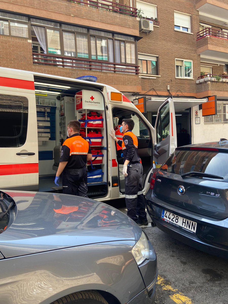 #Coslada Primeros intervinientes por síncope, tras la valoración inicial solicitamos un recurso sanitario y soporte vital básico  de <a href="/emergenciasCREM/">Emergencias CREM</a> traslada al centro hospitalario