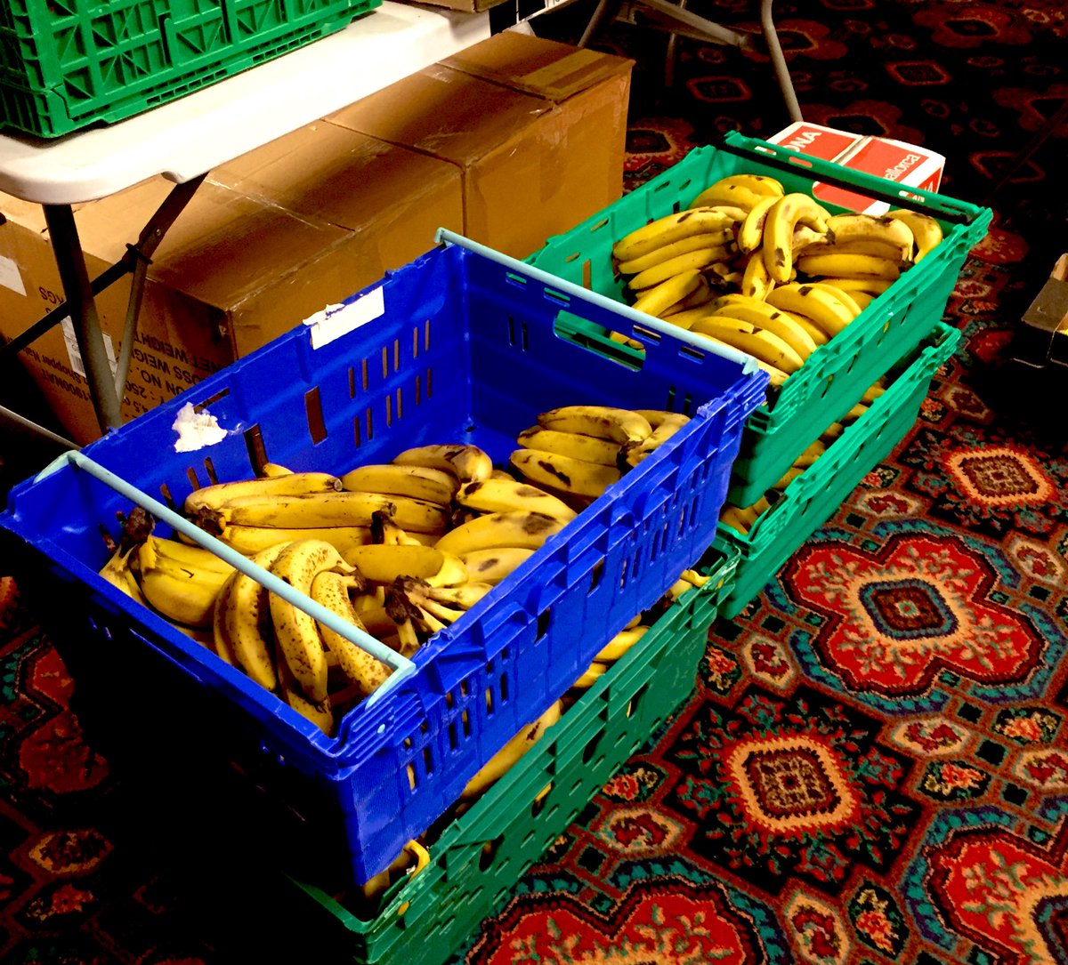 Pls RT - IMPORTANT! We have stack loads of fresh food inc. bread, fruit and salad, that is going to go to waste if not eaten this weekend. Come down to The Holbeck before 3pm & fill your boots! Everyone welcome!! Knock on the door and wait in the car park. #Leeds