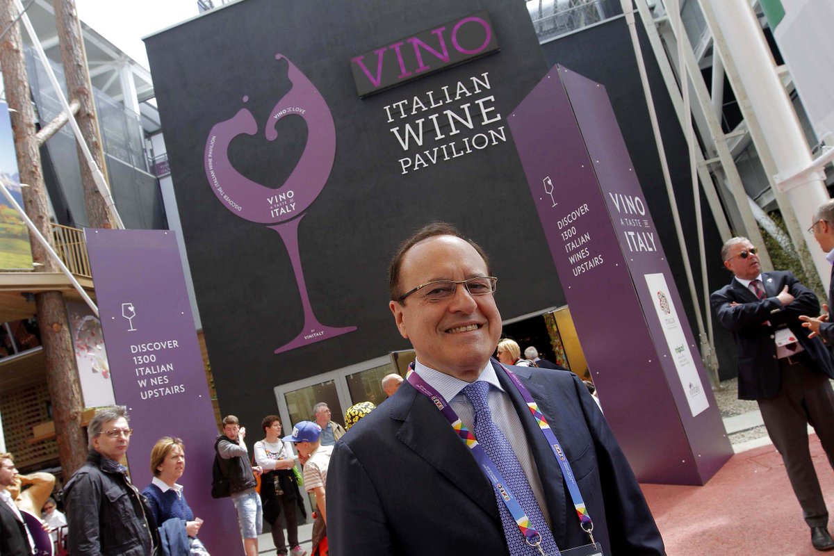23 maggio 2015, a #Expo2015 inaugurava Vino, a Taste of Italy. Il padiglione di #Veronafiere per celebrare il #vino italiano, visitato da 2mln di persone. In 5 anni i nostri valori sono immutati: fieri di rappresentare il #madeinitaly nel mondo!
<a href="/gio_mantovani/">Giovanni Mantovani</a> <a href="/vinitalytasting/">Vinitaly</a>