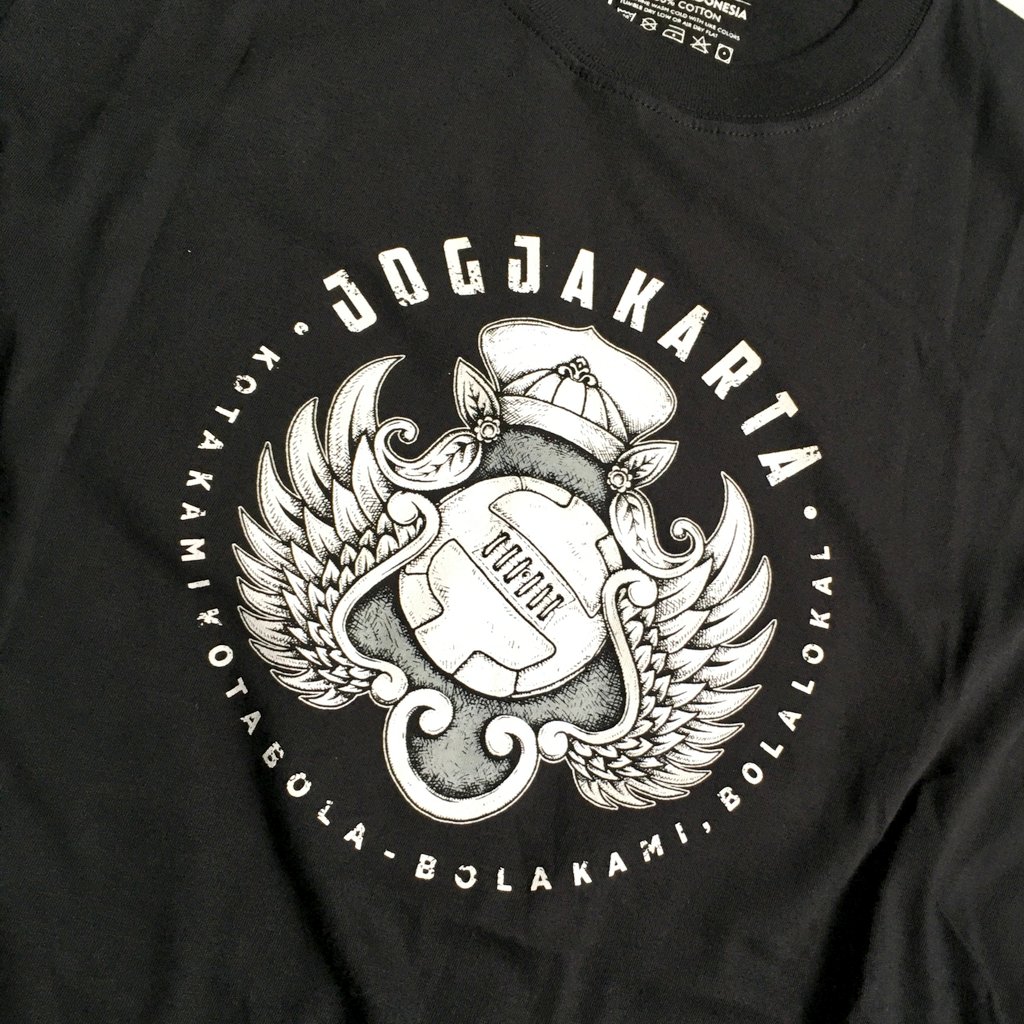 JossCorner_'s tweet photo. JC Tees - Jogja Bola

Kota Kami Kota Bola
Bola Kami Bola Lokal

Alasan dibalik desainer ini?
Kita ulas dalam tweet ini. https://t.co/oxOinwiVZH