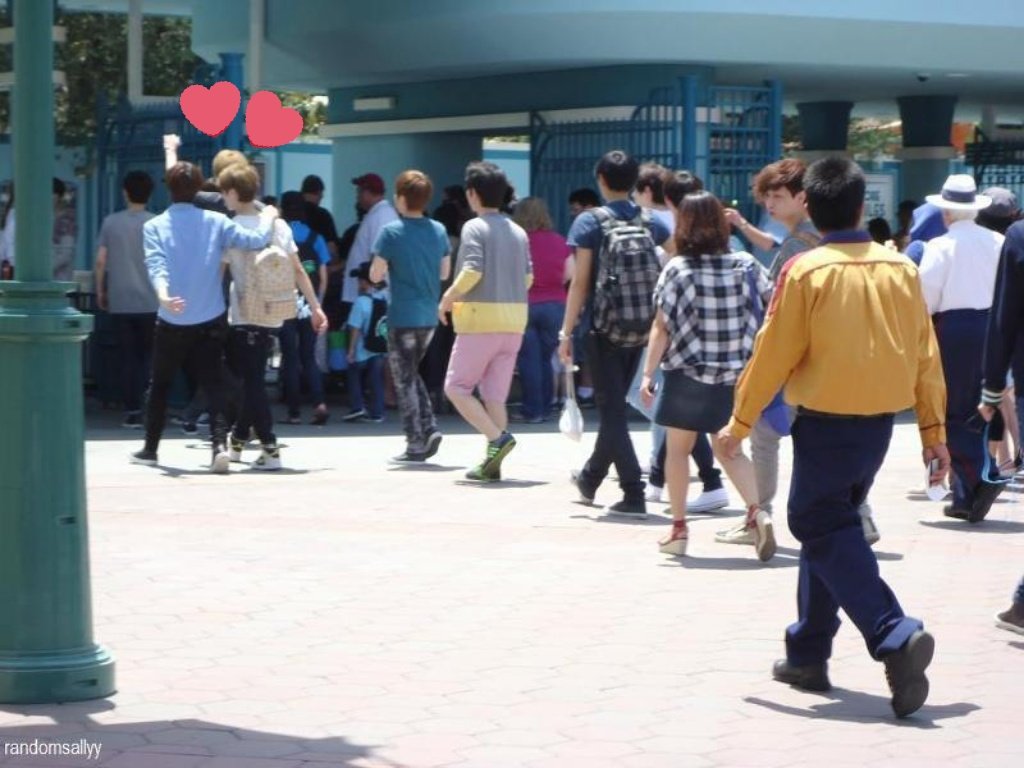 [MAY 2012]☆ EXO in Disneyland pt. 1
