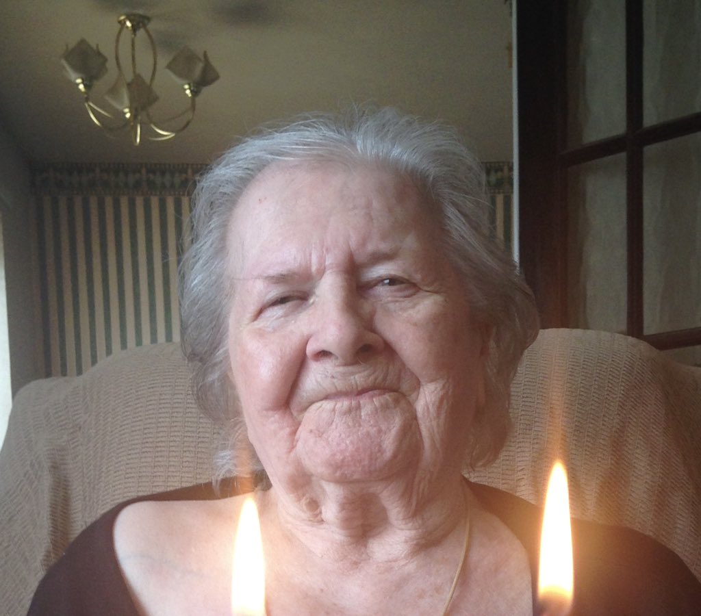 fg_fionag61's tweet photo. Happy 92nd Birthday to my amazing Momma Bear. Love her toooooo much ❤️🎂🍰 x https://t.co/AYQGDzcTGP