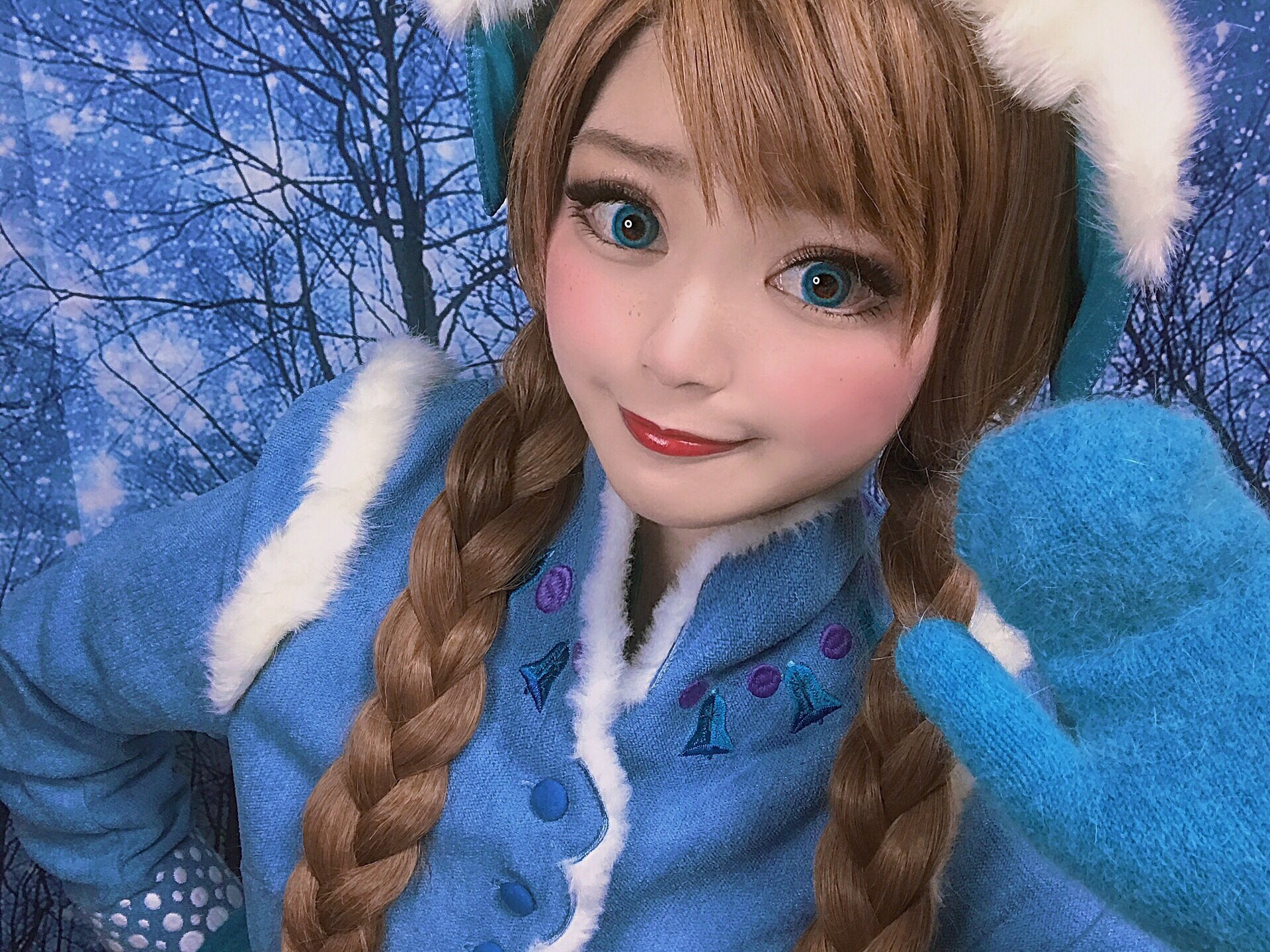 アナちゃんになりたい いゆり おうちディズニーした 念願のアドベンチャーアナ ちゃん アニメーション意識してだいぶメイクと表情を変えたー アナちゃんに近づきたい アナちゃんになりたい Frozen Frozen Anna アナ雪