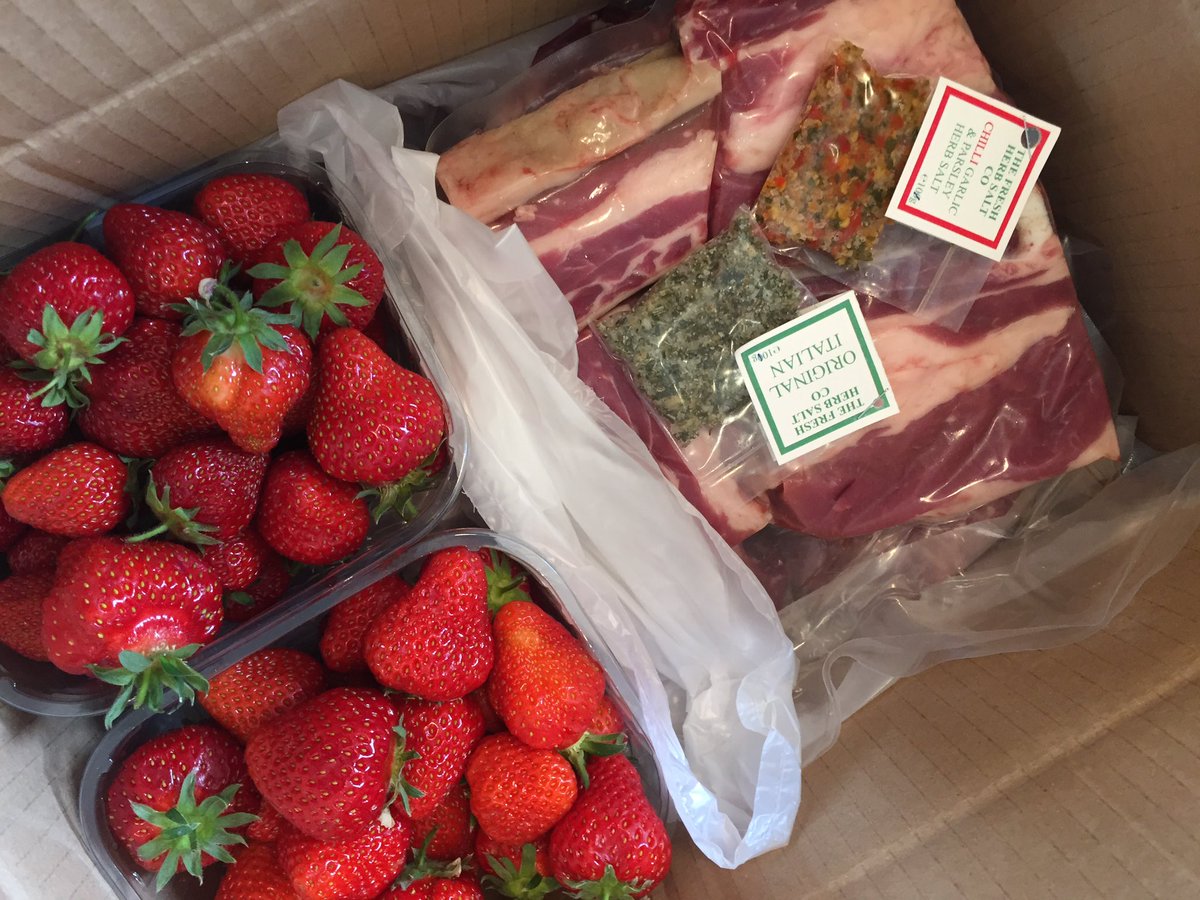 BeefNorfolk's tweet image. BBQ beef boxes ready for delivery in June! 100% British native breed beef from our pastures to your plate! AND you can include desert too with punnets of Sharrington Strawberries! #herefordbeef #bbq #beefboxes #delivered #proudlynorfolk #localproduce #buylocal